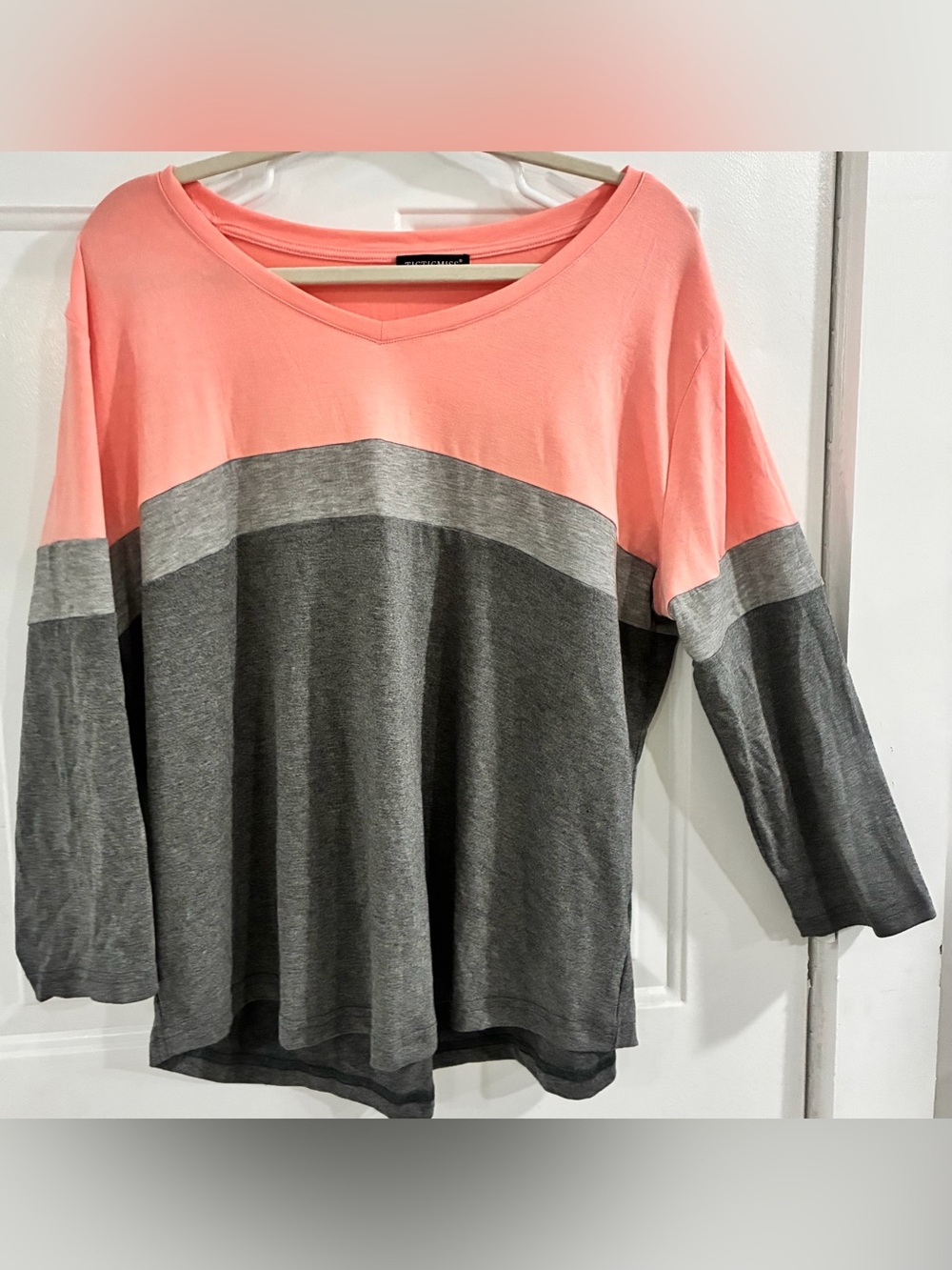 Relaxed V-Neck Colorblock Long Sleeve Top - Coral Pink and Gray